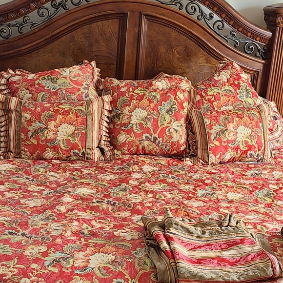 J queen decor bedding set - Picture 2 of 3